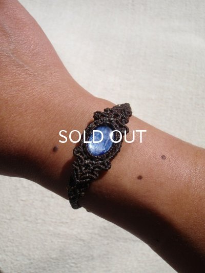 画像7:  幾層にも重なる次元  ◇ カヤナイト・ブレスレット 