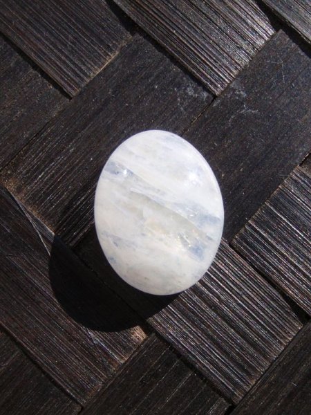 画像2: 感応する潜在意識 ◇ ホワイトラブラドライト（レインボームーンストーン）03 (2)