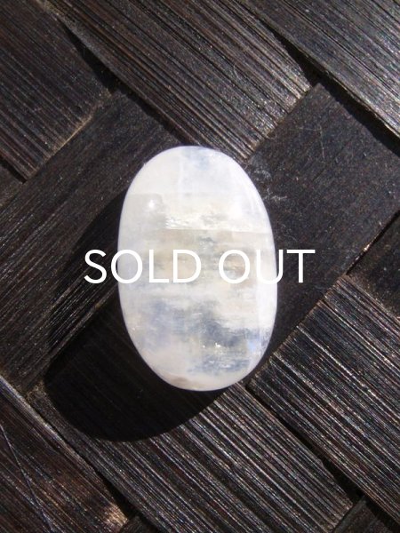 画像2: 感応する潜在意識 ◇ ホワイトラブラドライト（レインボームーンストーン）04 (2)