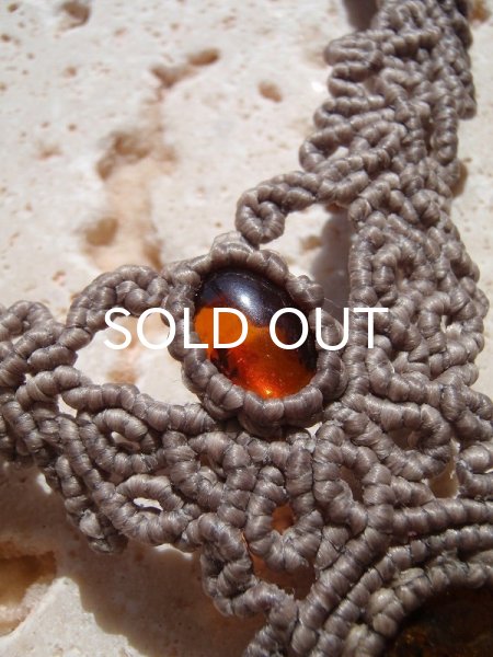 画像4: 太古からの静寂 ◇ 琥珀づくし・ネックレス (4)