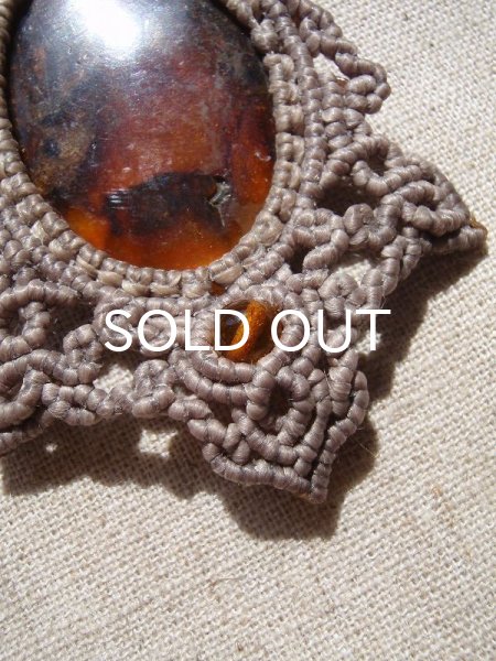 画像7: 太古からの静寂 ◇ 琥珀づくし・ネックレス (7)