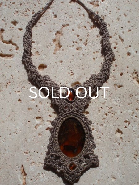 画像8: 太古からの静寂 ◇ 琥珀づくし・ネックレス (8)