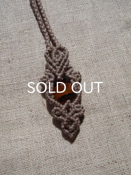 画像10: 太古からの静寂 ◇ 琥珀づくし・ネックレス (10)