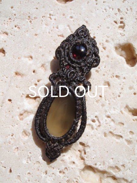 画像2: 情緒的均衡 ◇ ガーネット×グレームーンストーン・ペンダント (2)